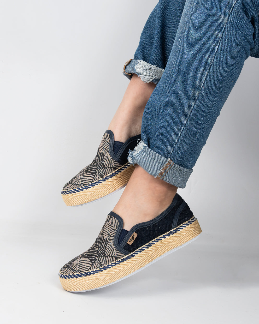 8038 HOJAS JEAN